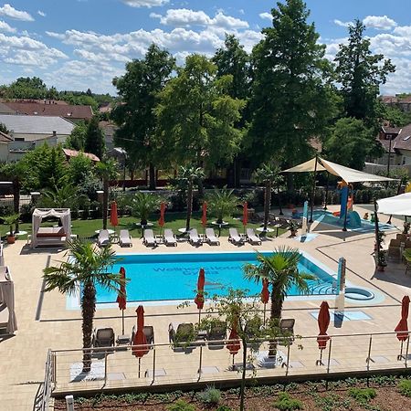 Wellness Hotel Gyula Bagian luar foto