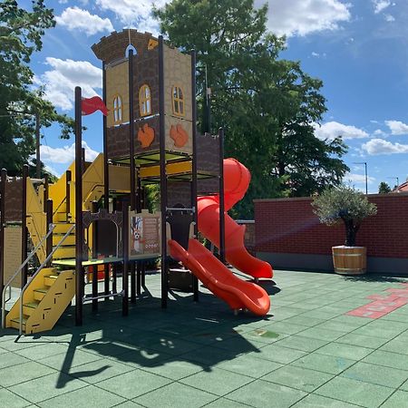 Wellness Hotel Gyula Bagian luar foto