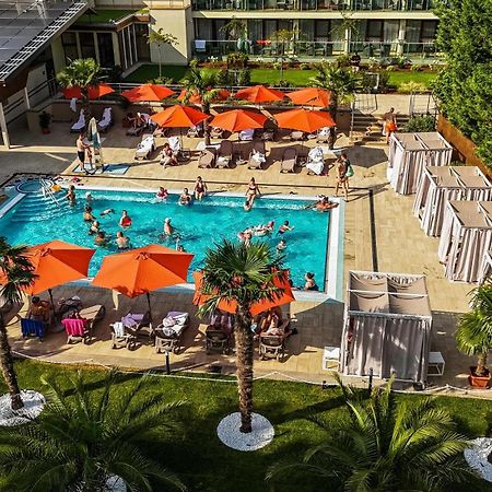 Wellness Hotel Gyula Bagian luar foto