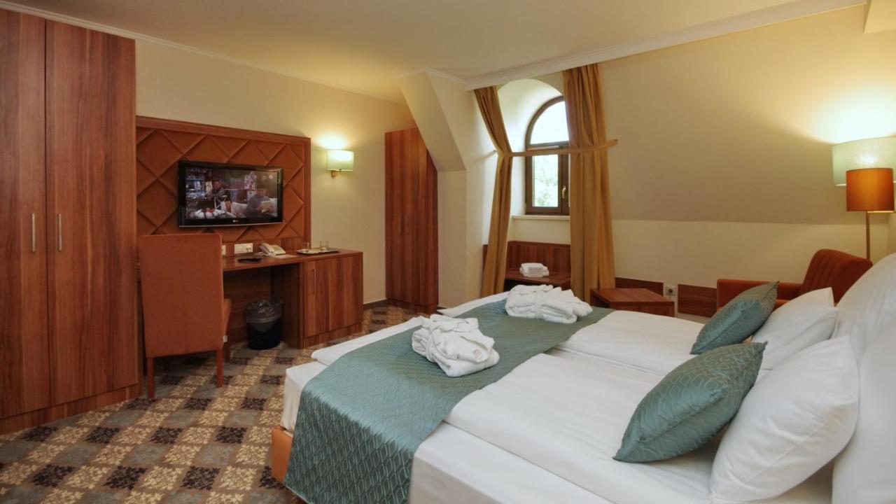 Wellness Hotel Gyula Bagian luar foto