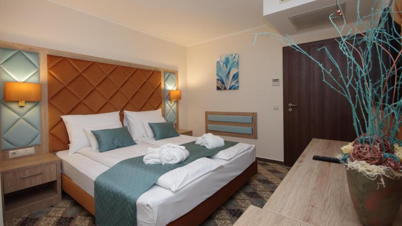 Wellness Hotel Gyula Bagian luar foto