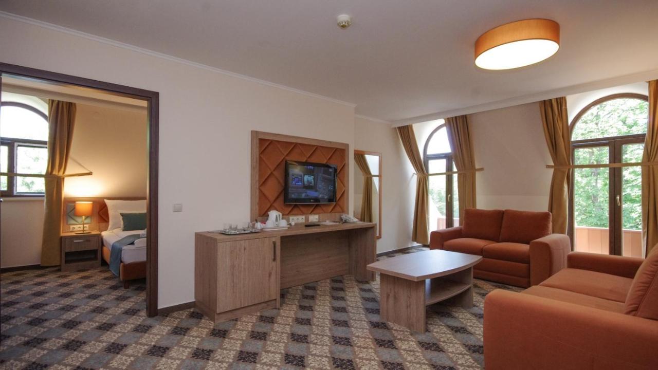 Wellness Hotel Gyula Bagian luar foto