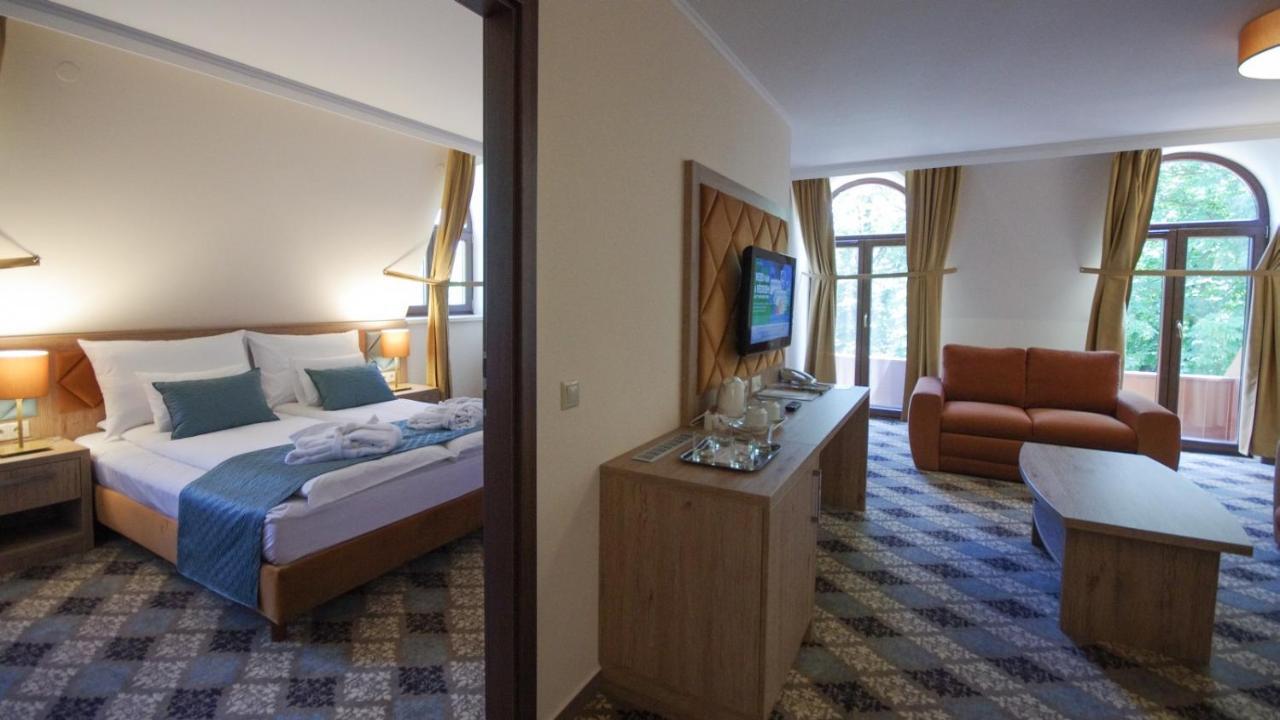 Wellness Hotel Gyula Bagian luar foto