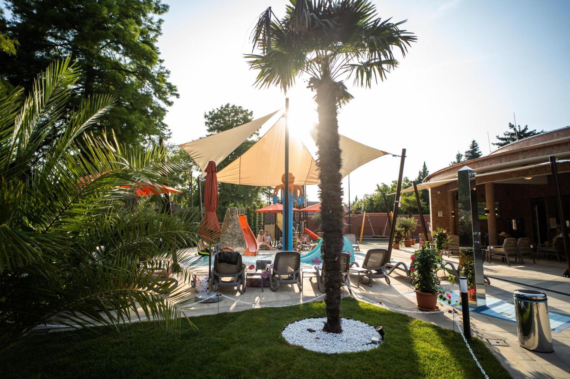 Wellness Hotel Gyula Bagian luar foto
