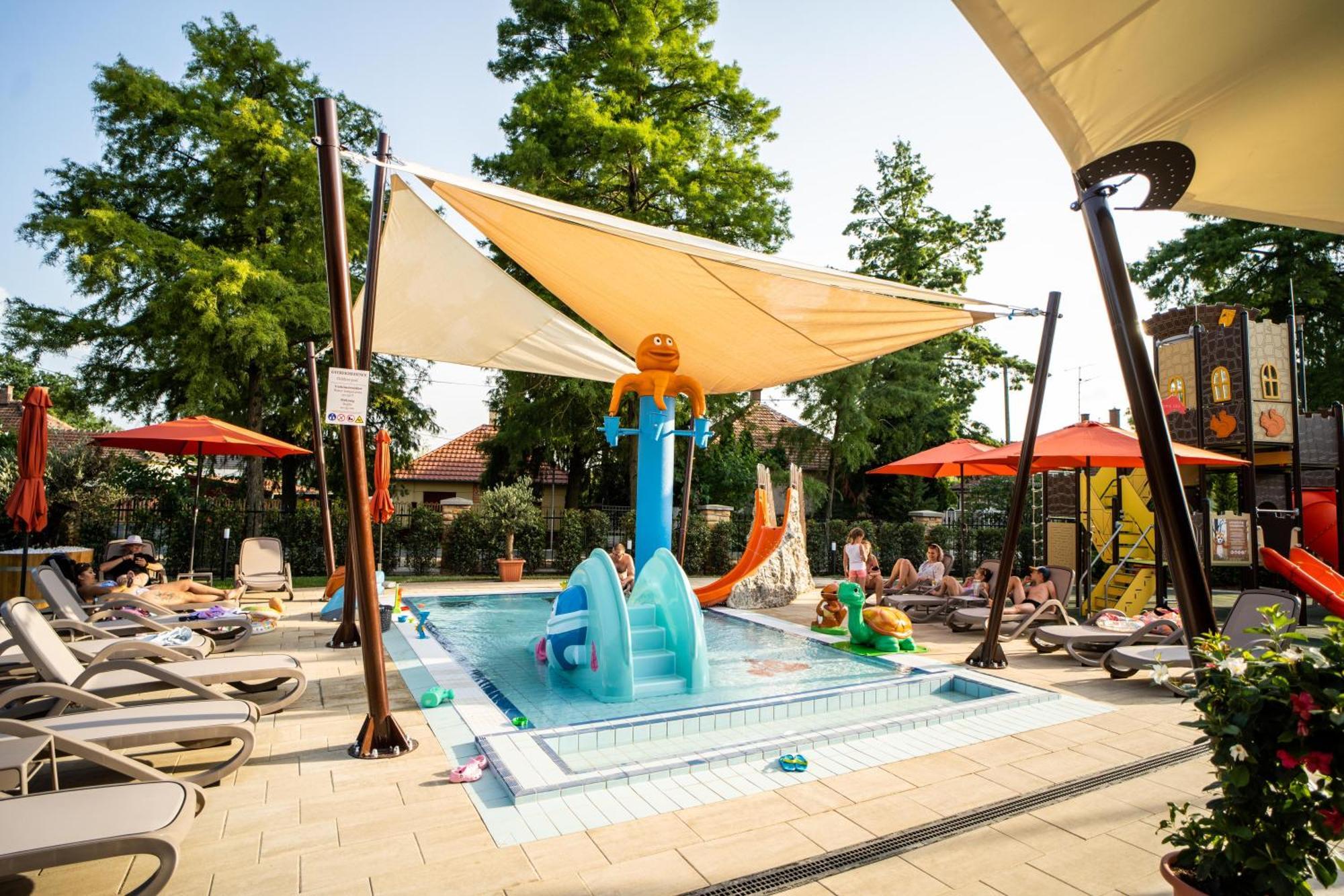 Wellness Hotel Gyula Bagian luar foto