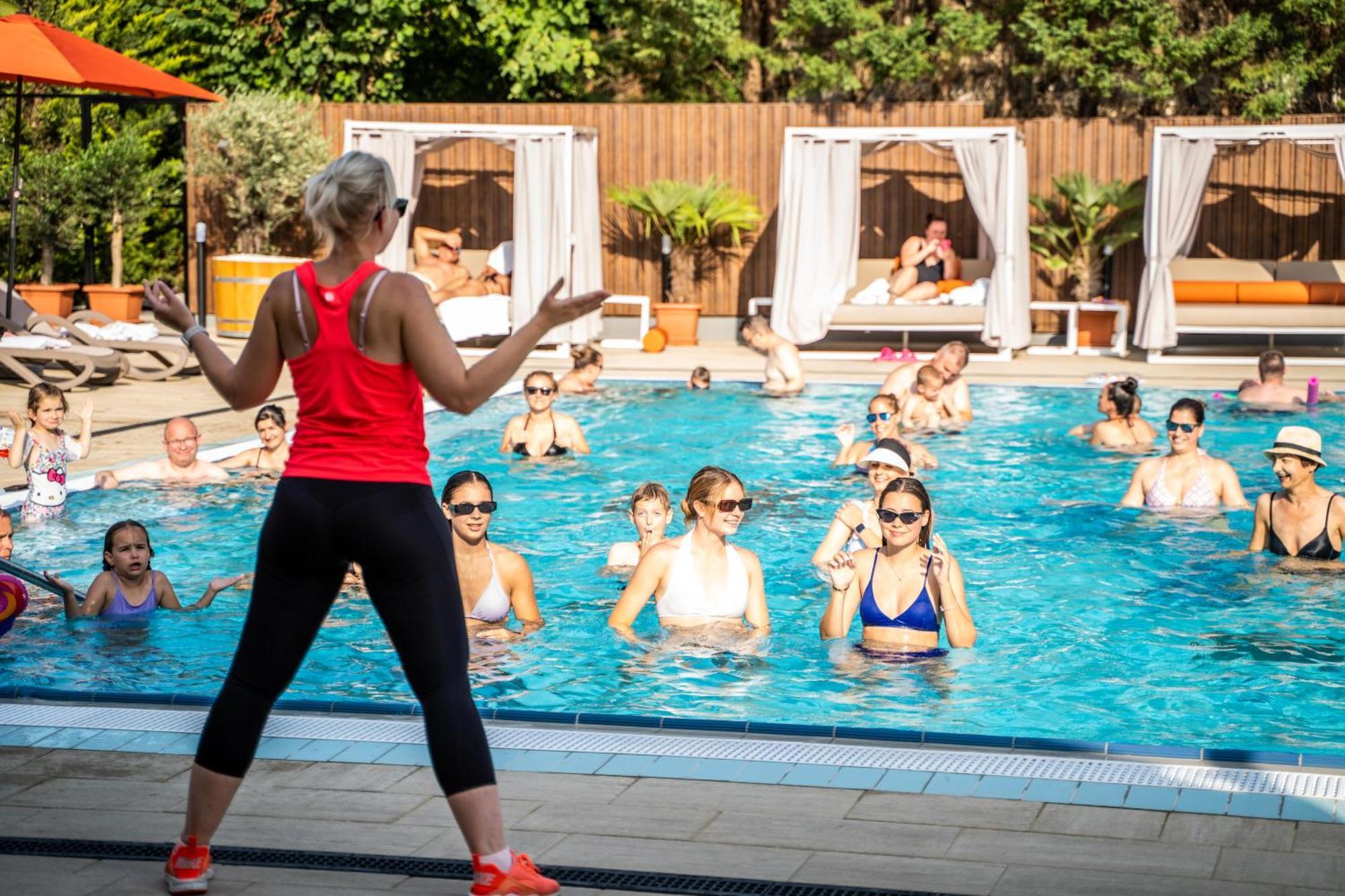 Wellness Hotel Gyula Bagian luar foto
