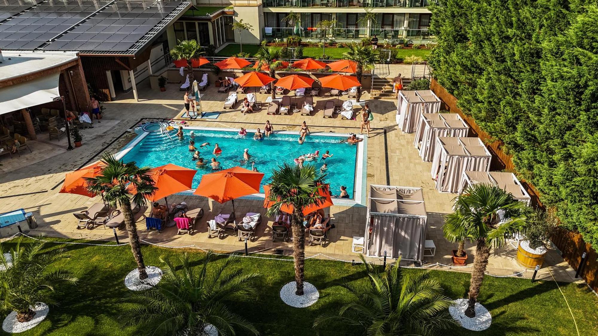 Wellness Hotel Gyula Bagian luar foto