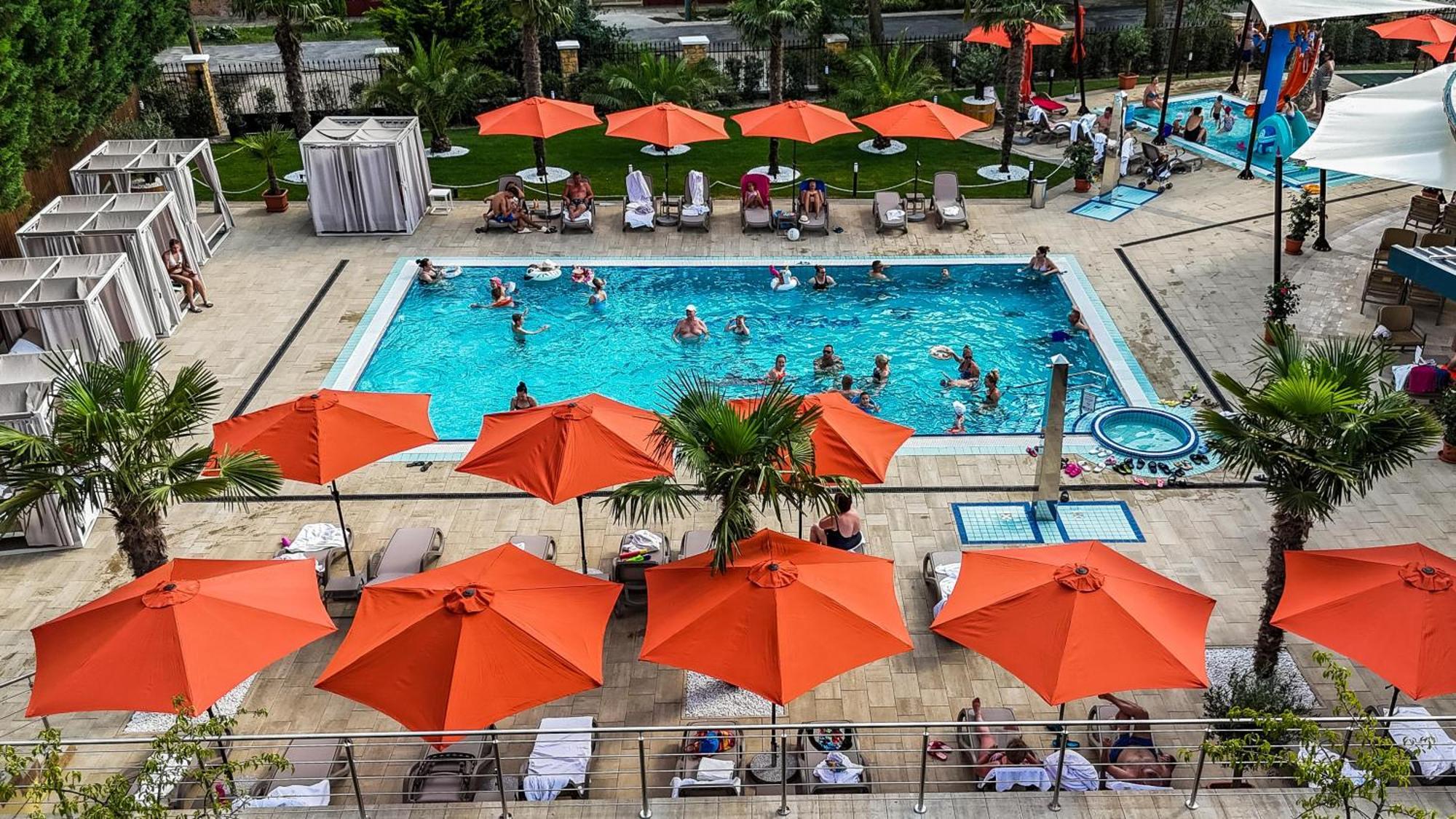 Wellness Hotel Gyula Bagian luar foto