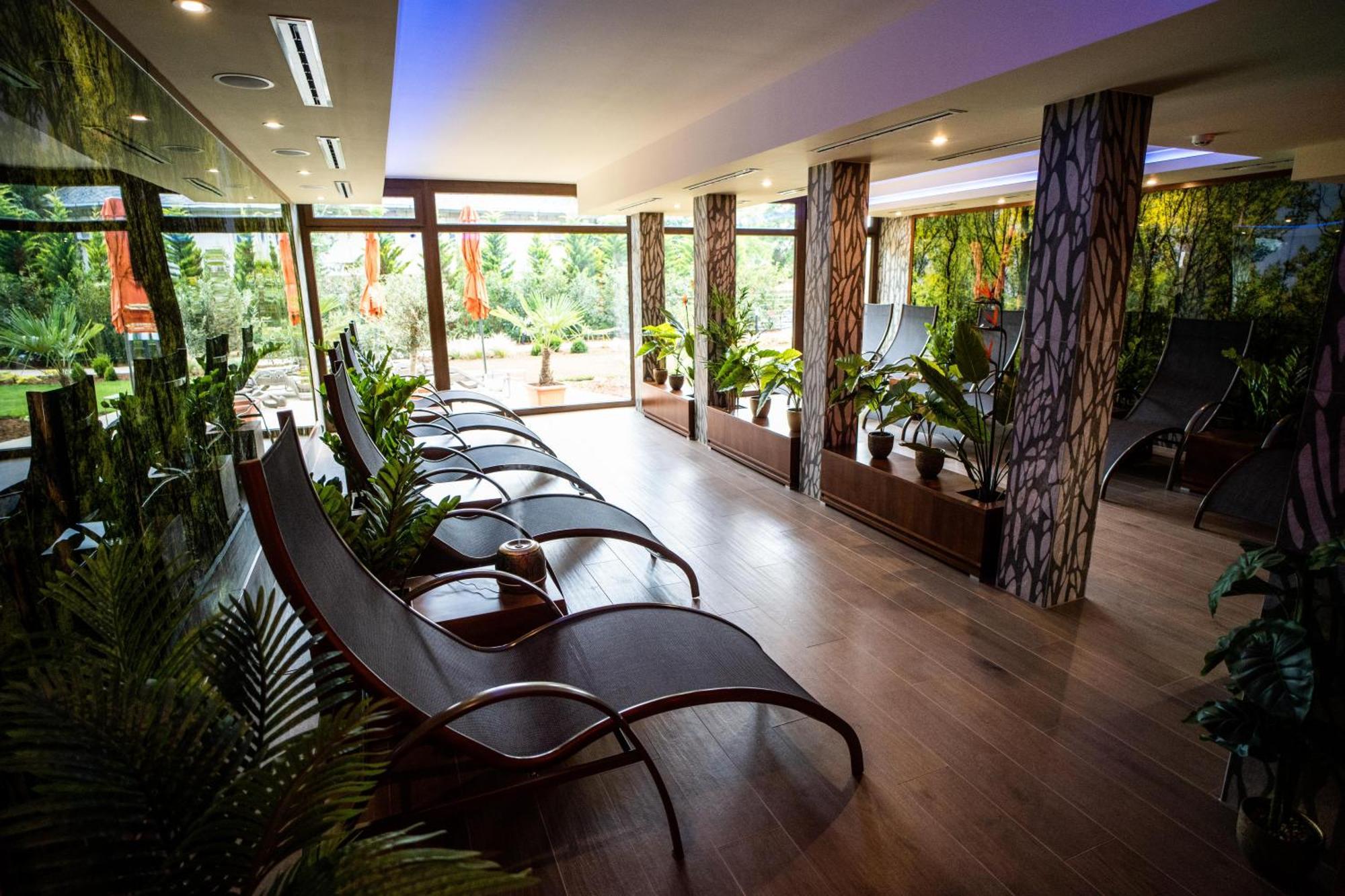 Wellness Hotel Gyula Bagian luar foto