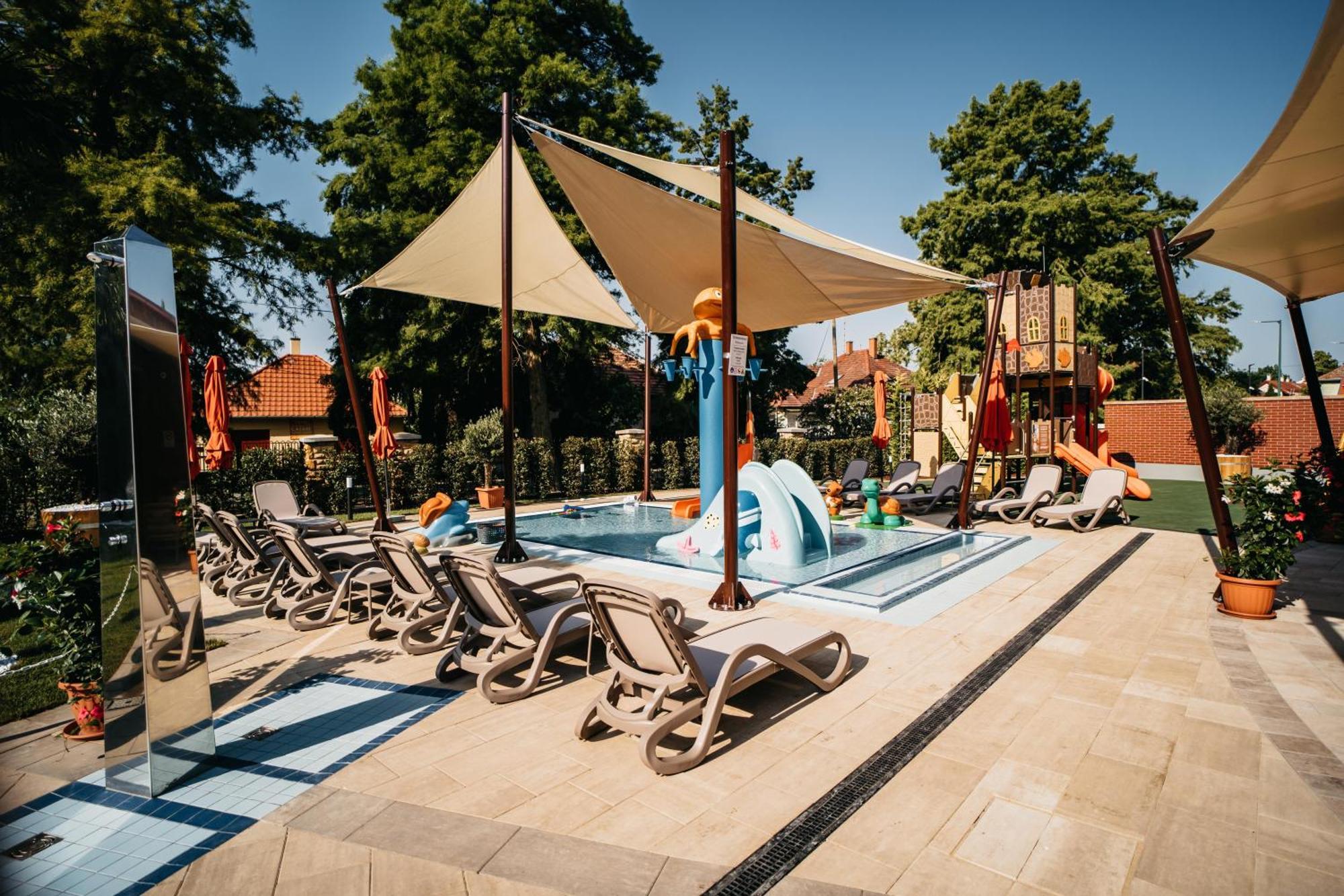 Wellness Hotel Gyula Bagian luar foto