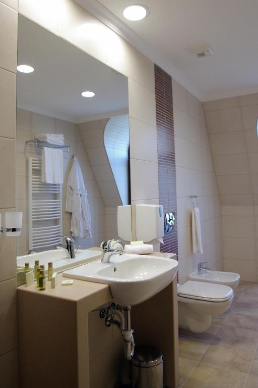 Wellness Hotel Gyula Bagian luar foto