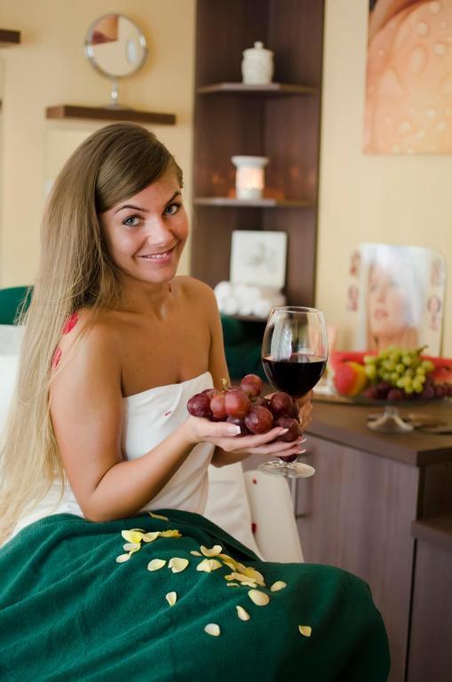 Wellness Hotel Gyula Bagian luar foto