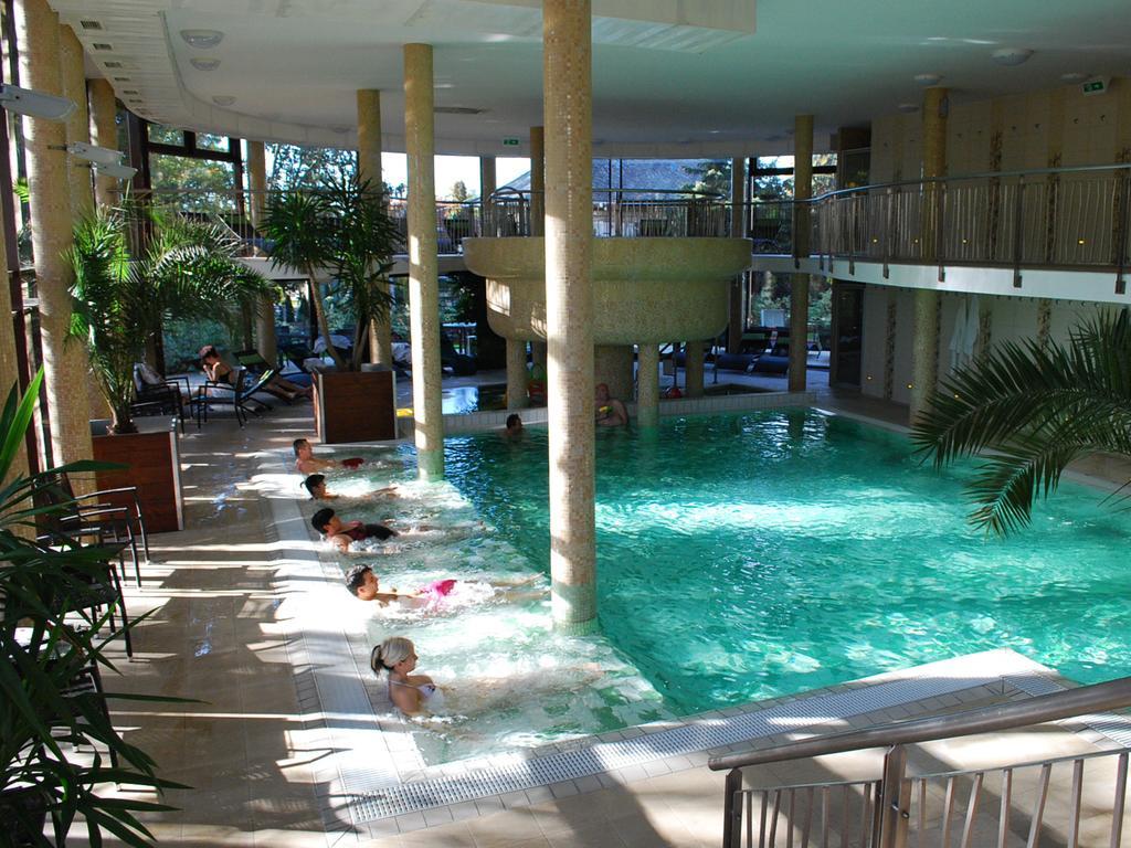 Wellness Hotel Gyula Bagian luar foto