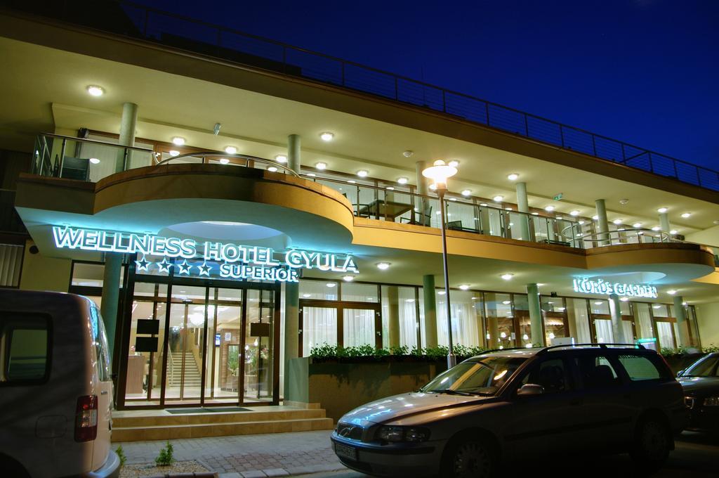 Wellness Hotel Gyula Bagian luar foto