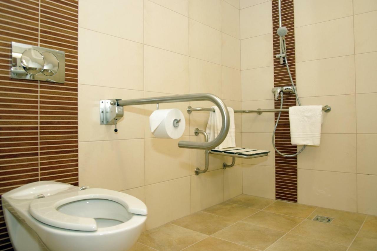 Wellness Hotel Gyula Bagian luar foto